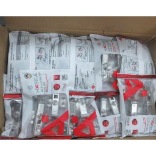 Đóng gói bản lề trùm ngoài Metalla SM 110° Giảm Chấn Hafele 315.07.114